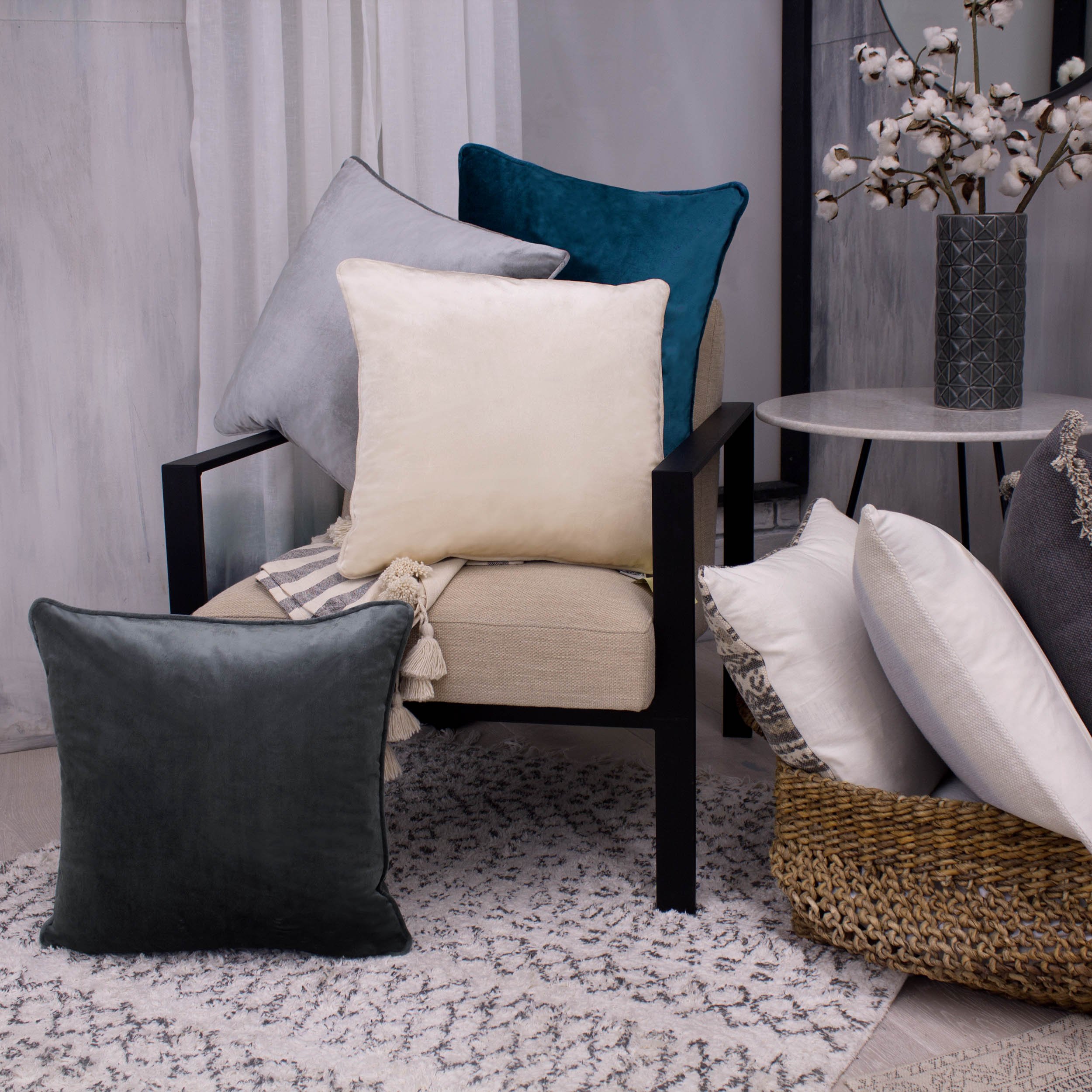 Amazon.com: Laura Ashley Lucas Solid Shinny Velvet Dec. Pillow Set